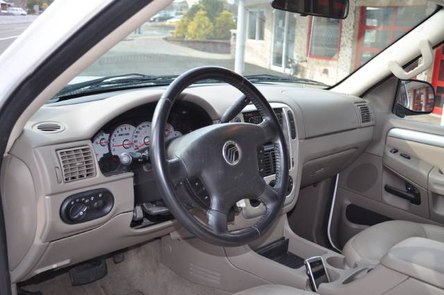 Mercury Mountaineer 2004 photo 2