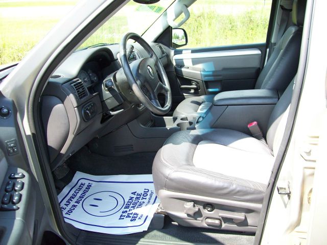 Mercury Mountaineer 2004 photo 1