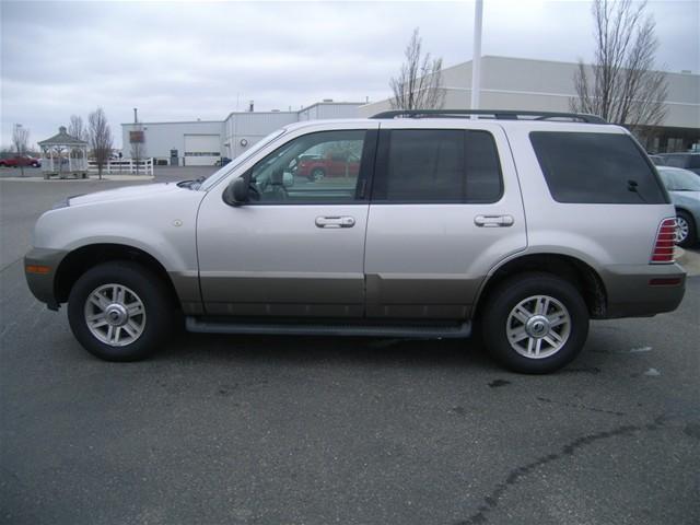 Mercury Mountaineer 2004 photo 1