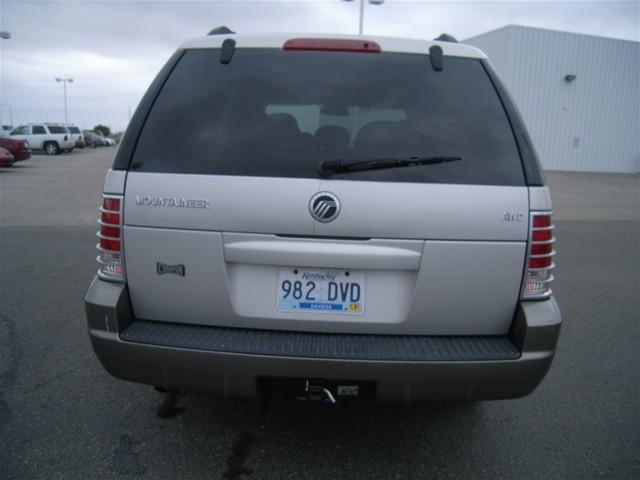 Mercury Mountaineer 2004 photo 2