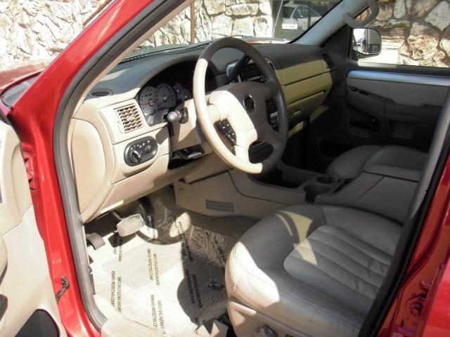 Mercury Mountaineer 2004 photo 1