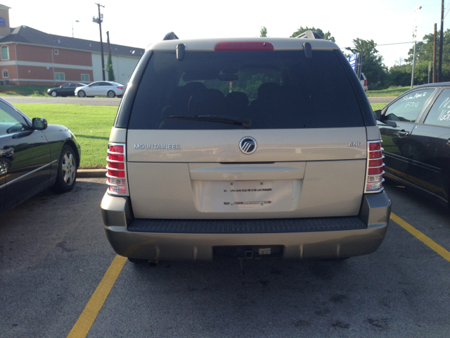 Mercury Mountaineer 2004 photo 1