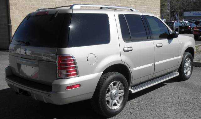 Mercury Mountaineer 2004 photo 2