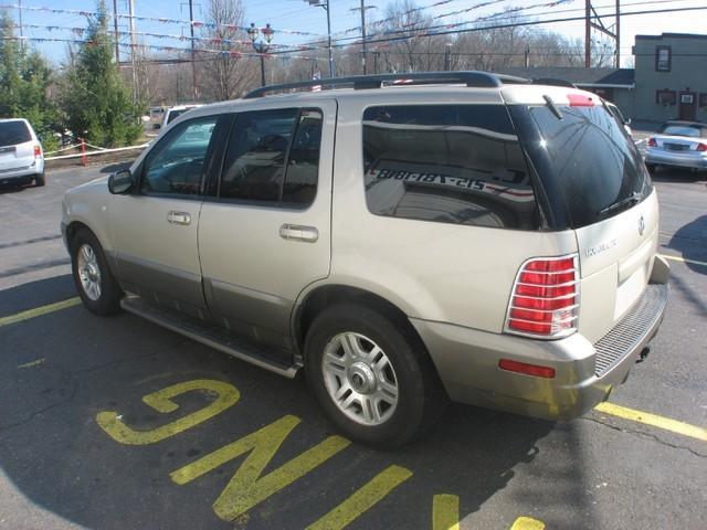 Mercury Mountaineer 2004 photo 2