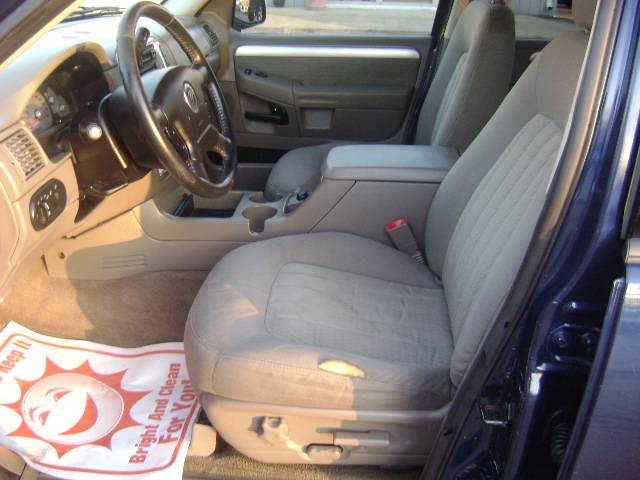 Mercury Mountaineer 2004 photo 1