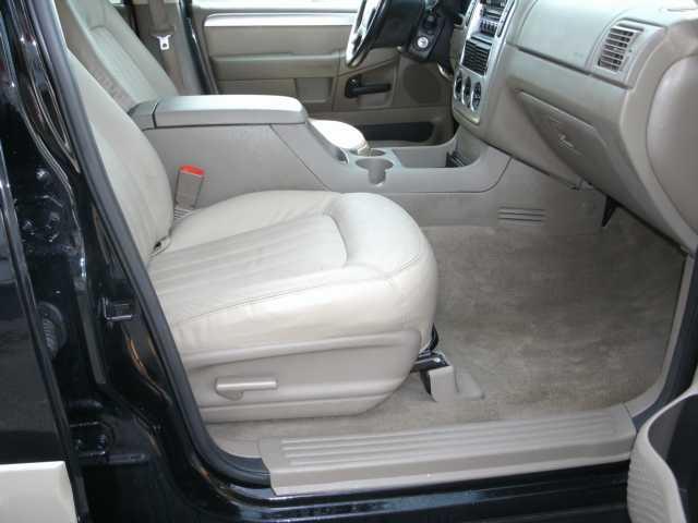 Mercury Mountaineer 2004 photo 1