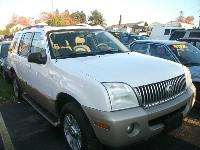 Mercury Mountaineer 2004 photo 2