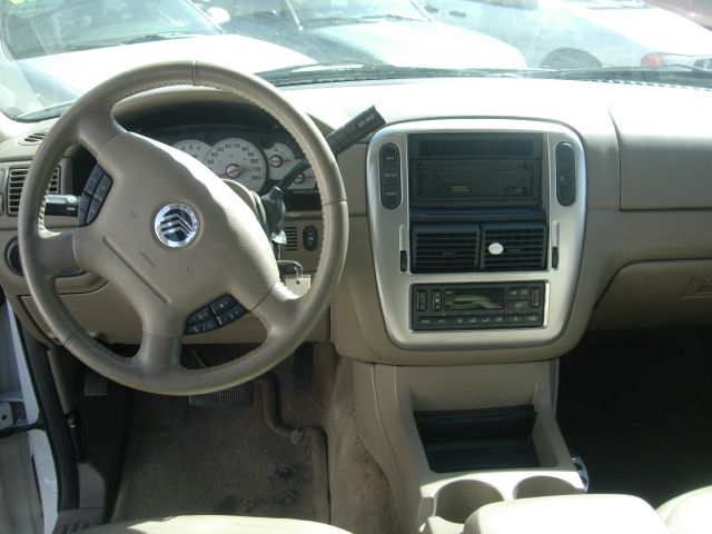 Mercury Mountaineer 2004 photo 2