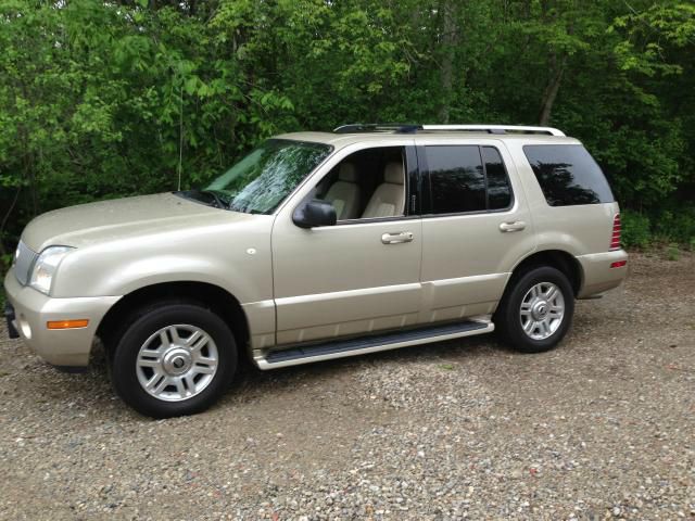Mercury Mountaineer 2500 HD 4X4 SUV