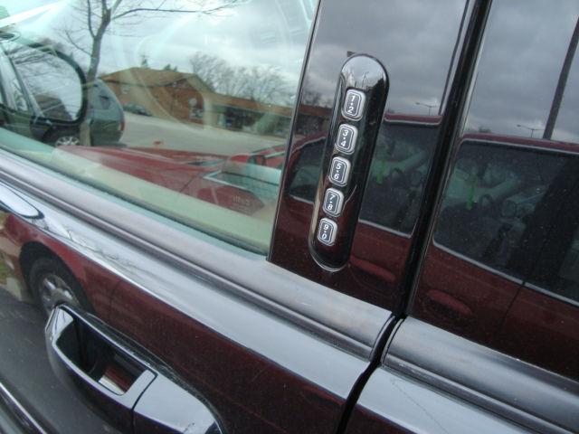 Mercury Mountaineer 2004 photo 1