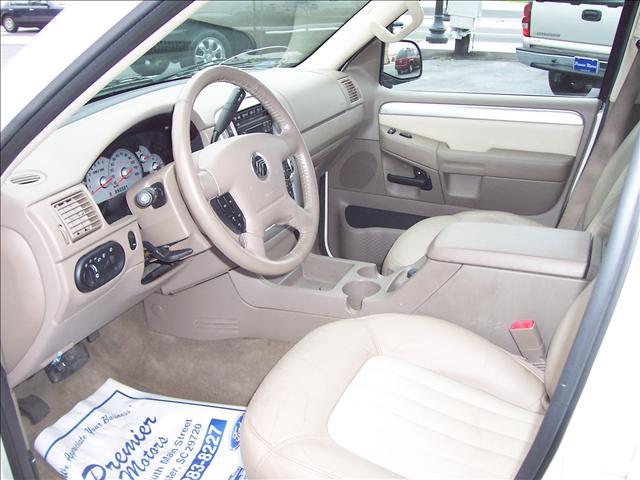 Mercury Mountaineer 2004 photo 2