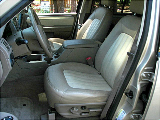 Mercury Mountaineer Sportw/sunroof, ONE Owner SUV