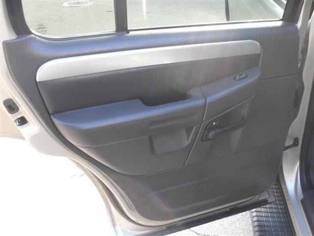 Mercury Mountaineer 2004 photo 1