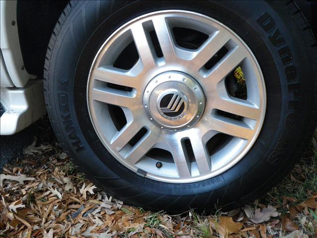 Mercury Mountaineer 2004 photo 2