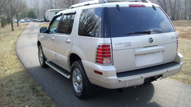 Mercury Mountaineer 2500 HD 4X4 SUV