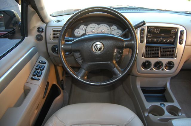 Mercury Mountaineer 2005 photo 2