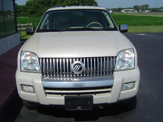 Mercury Mountaineer 2500 HD 4X4 SUV