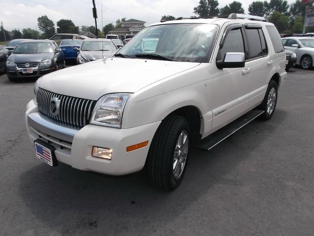 Mercury Mountaineer 2500 HD 4X4 SUV