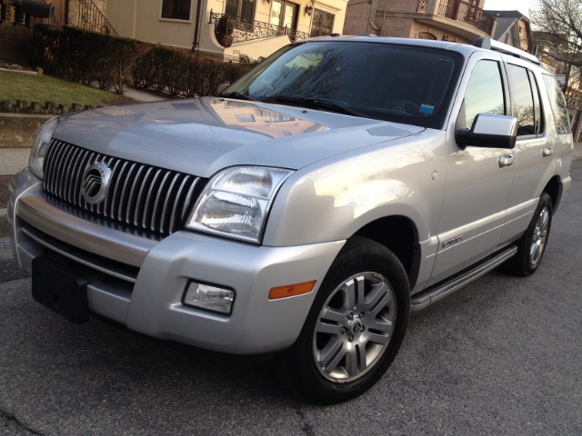 Mercury Mountaineer 2500 HD 4X4 SUV