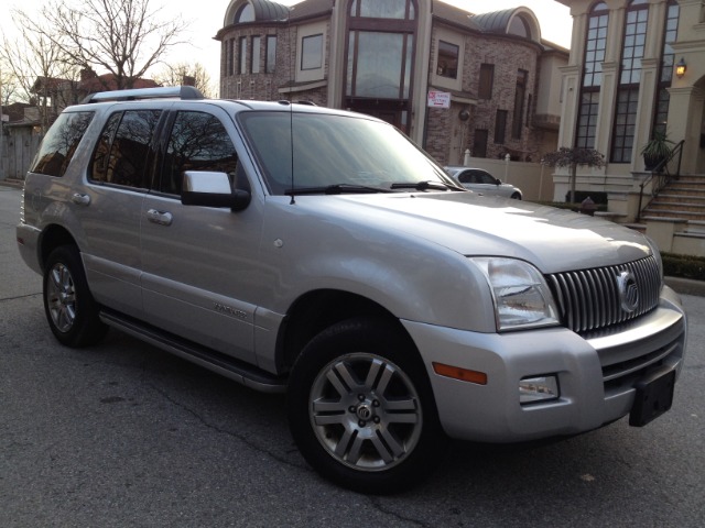 Mercury Mountaineer 2010 photo 2