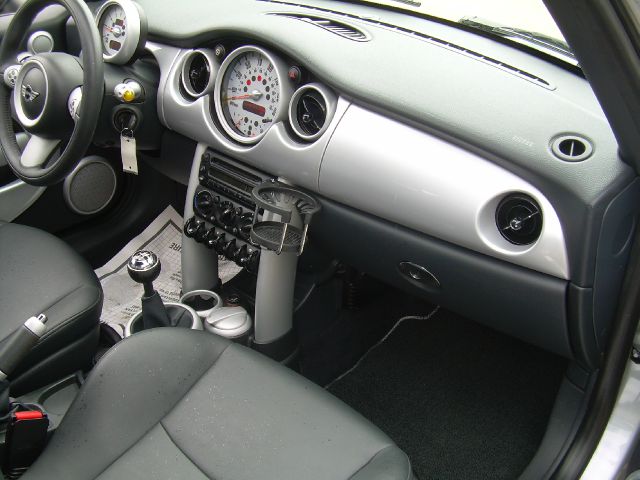 Mini Cooper 2006 photo 16