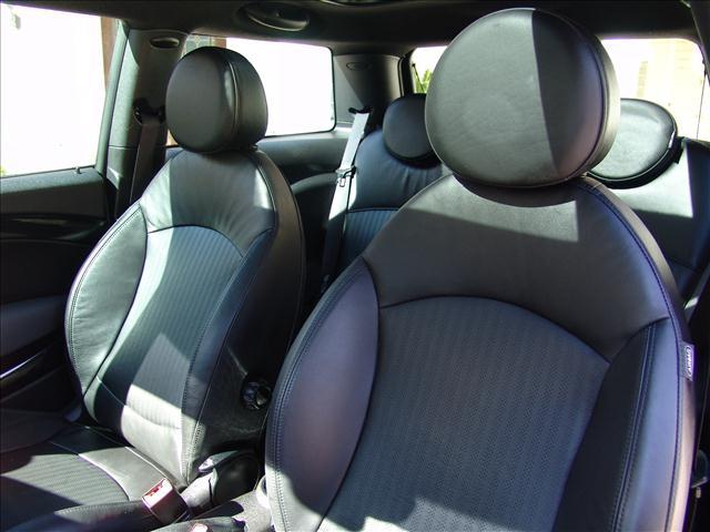 Mini Cooper 2009 photo 16