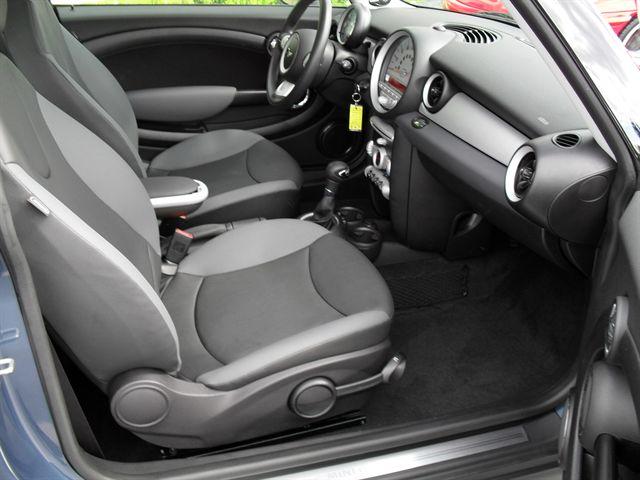 Mini Cooper 2010 photo 2