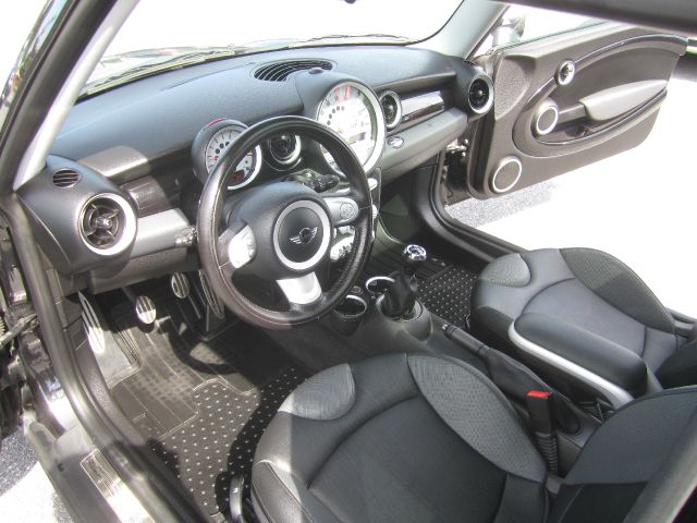 Mini Cooper 2010 photo 1