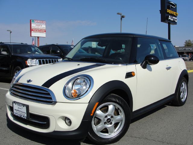Mini Cooper 2011 photo 1