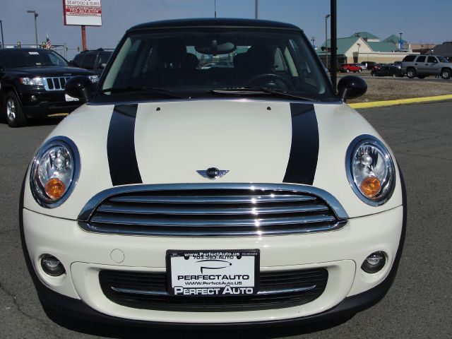 Mini Cooper 2011 photo 2