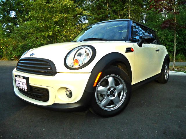 Mini Cooper 2011 photo 1