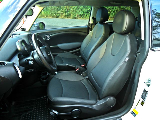 Mini Cooper 2011 photo 2