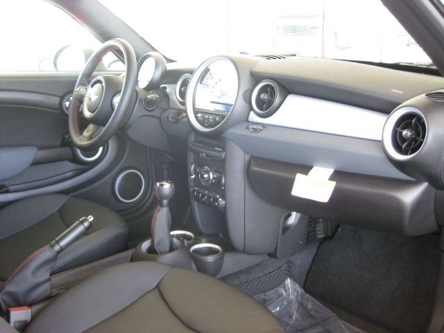 Mini Cooper 2012 photo 2
