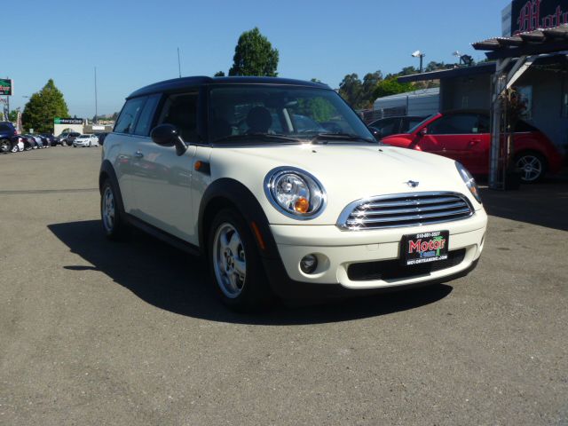 Mini Cooper Clubman 2010 photo 1