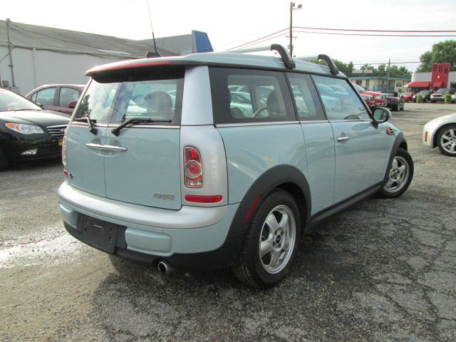 Mini Cooper Clubman 2011 photo 2