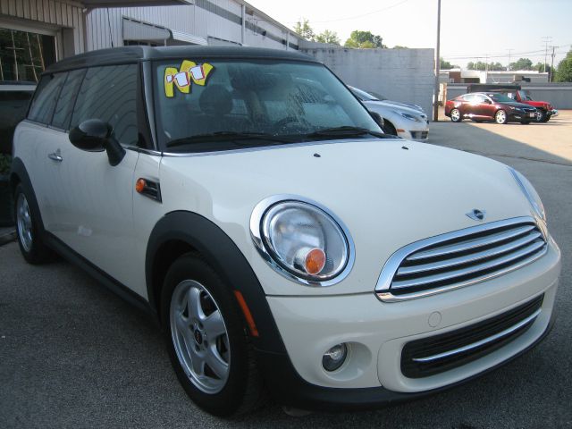 Mini Cooper Clubman 2011 photo 1