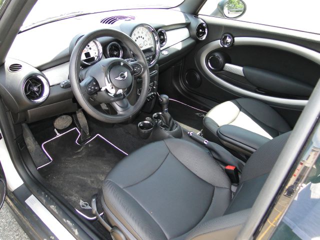 Mini Cooper Clubman 2012 photo 1