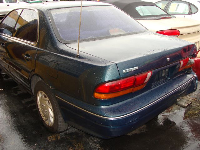 Mitsubishi Diamante 1993 photo 2