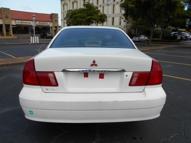 Mitsubishi Diamante Base Sedan