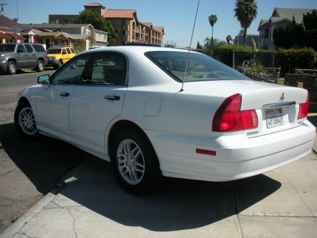 Mitsubishi Diamante 2000 photo 4