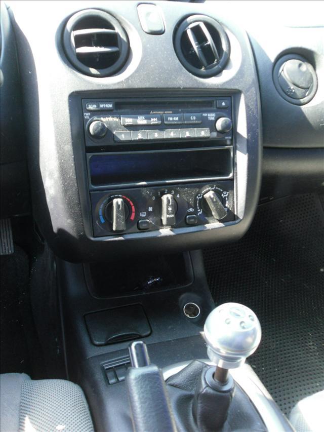 Mitsubishi Eclipse 2004 photo 4