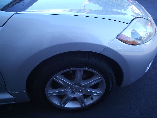 Mitsubishi Eclipse 2006 photo 2