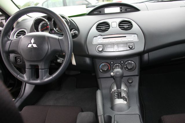 Mitsubishi Eclipse 2011 photo 2