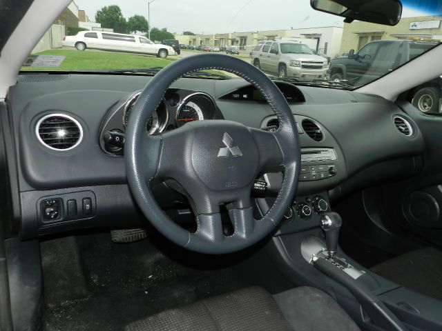 Mitsubishi Eclipse 2011 photo 22
