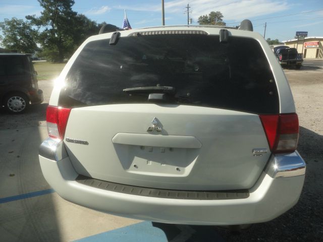 Mitsubishi Endeavor 2004 photo 2