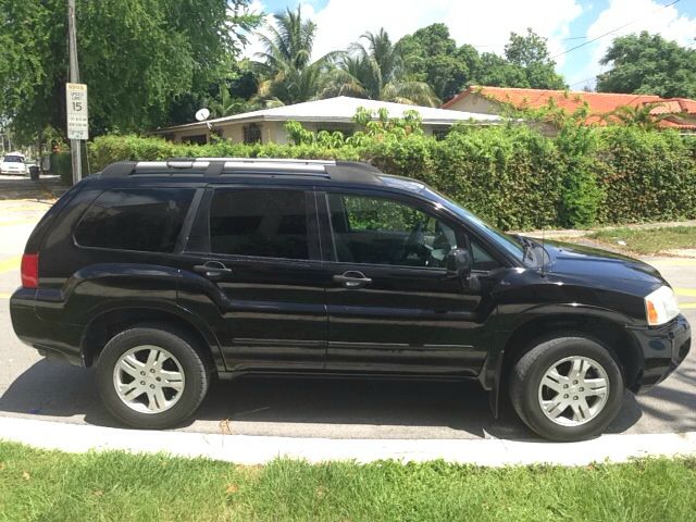 Mitsubishi Endeavor 2004 photo 2