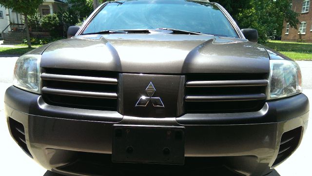 Mitsubishi Endeavor 2004 photo 1