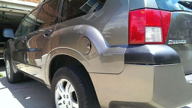 Mitsubishi Endeavor 2004 photo 2