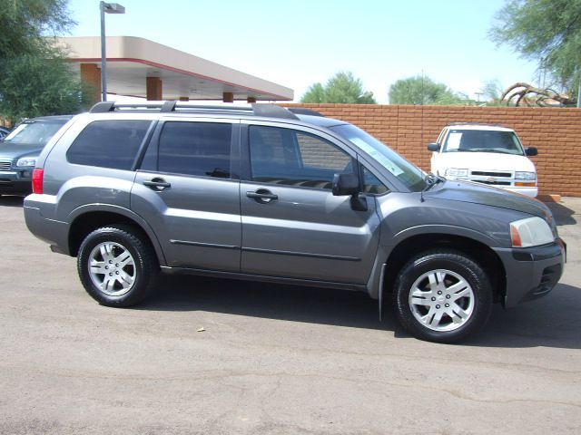 Mitsubishi Endeavor 2004 photo 1