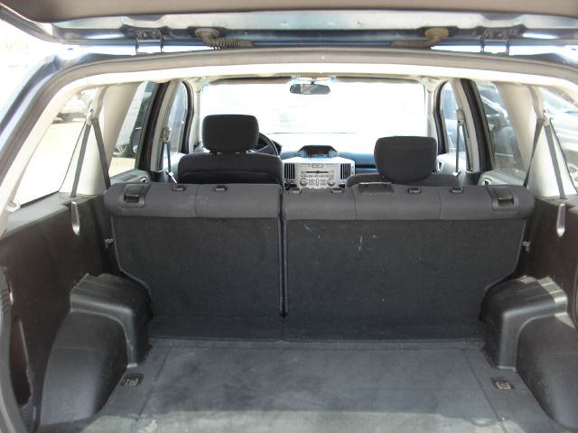 Mitsubishi Endeavor 2004 photo 2